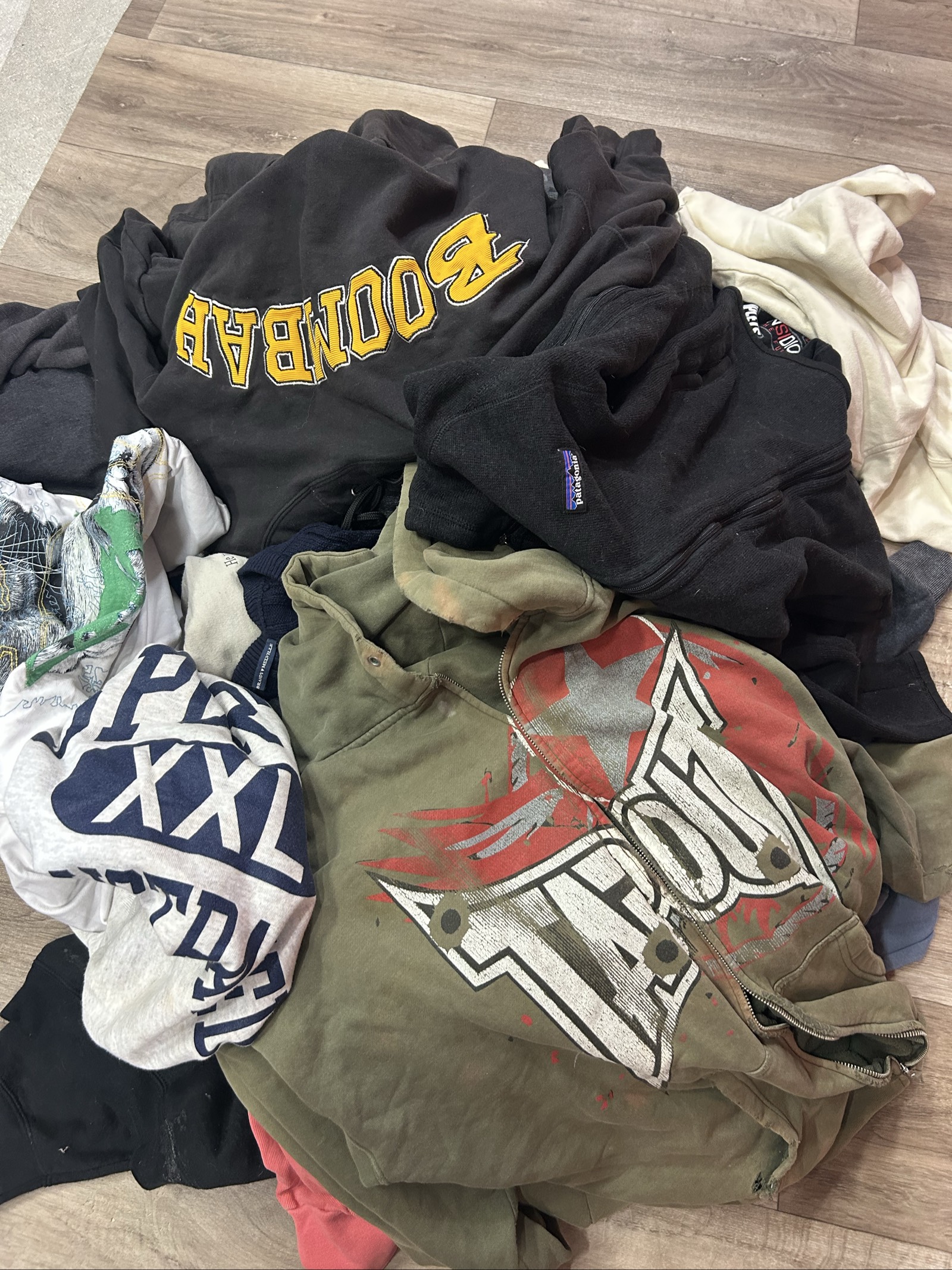 23 pc VTG/Y2K HOODIE OUTERWEAR LOT