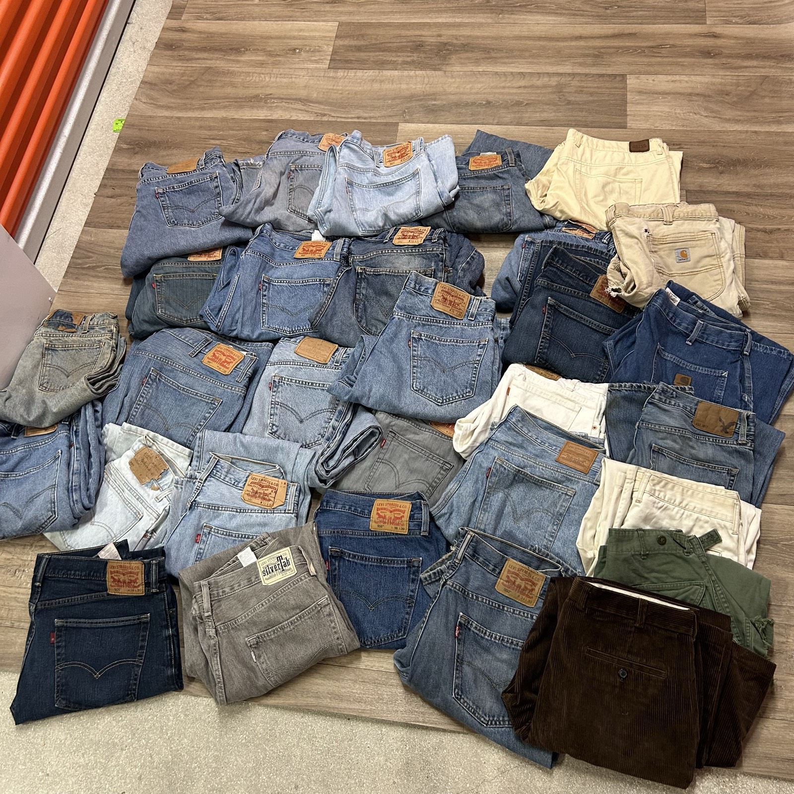 30pc LEVIS CARHARTT BRAND NAME DENIM LOT