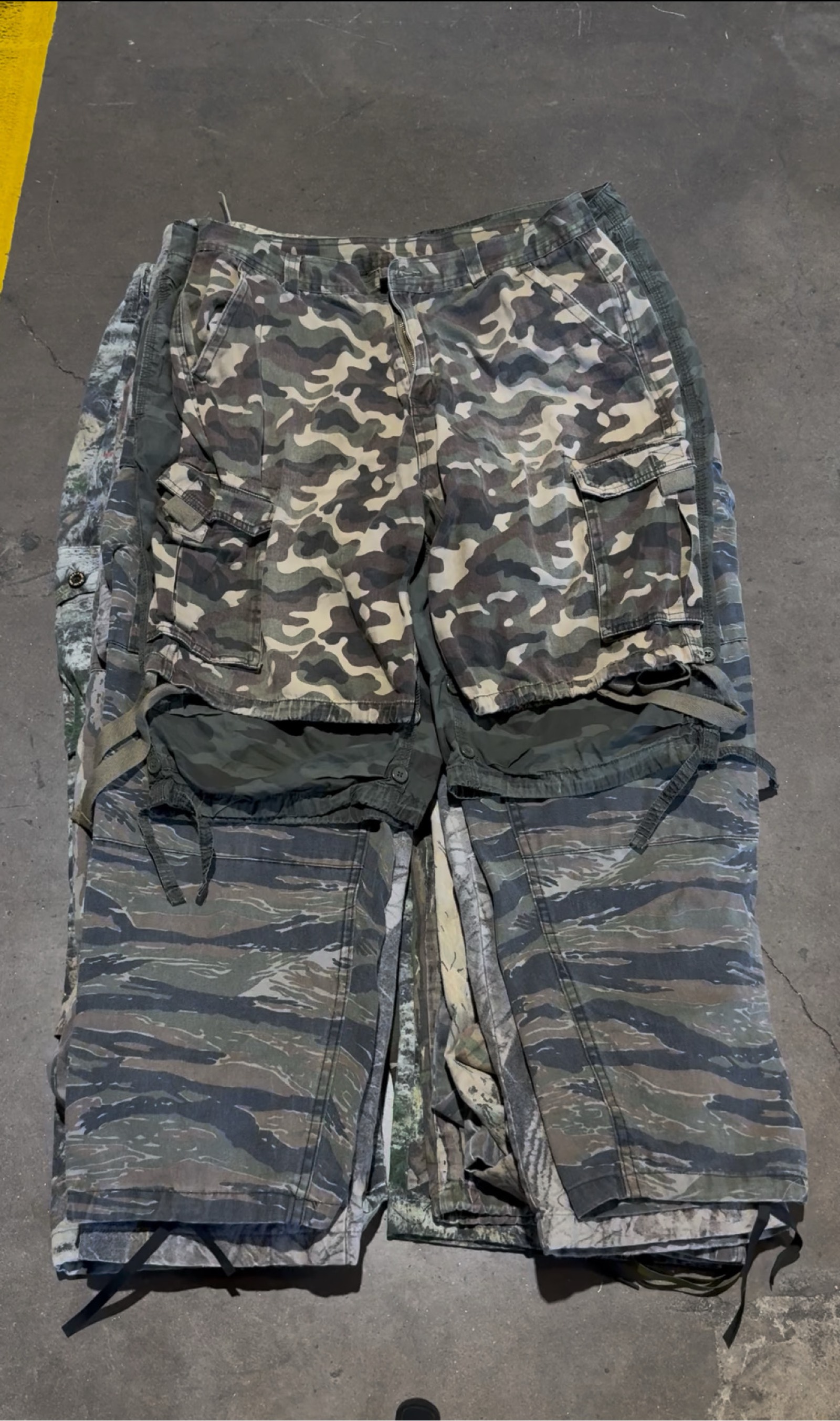 Men’s baggy camo bottoms mix