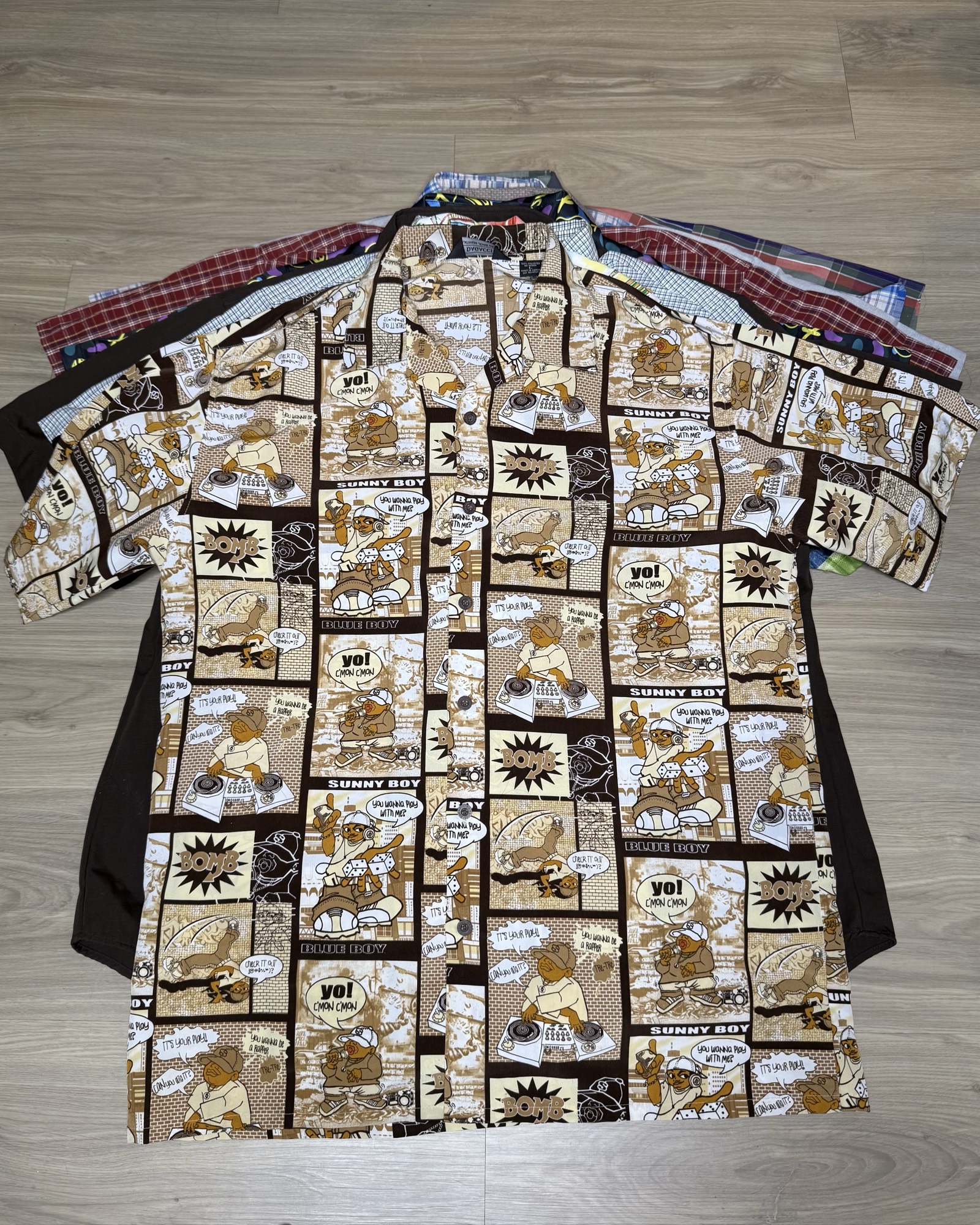 Vintage/Y2K Style button up short sleeve shirts